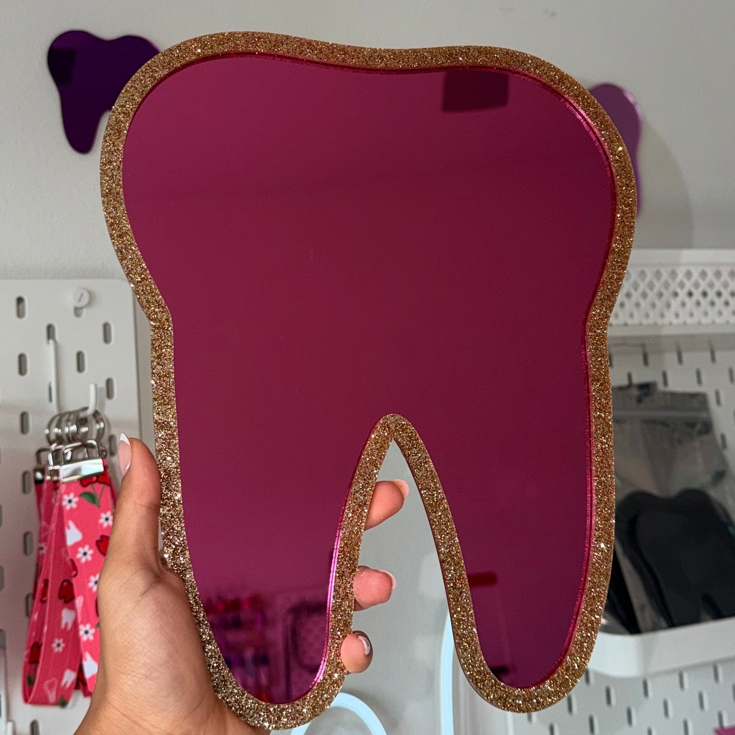 Gold Glitter On Pink Molar 11x9